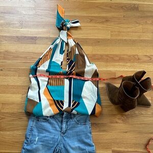 Geometric print halter top that ties at neck size medium